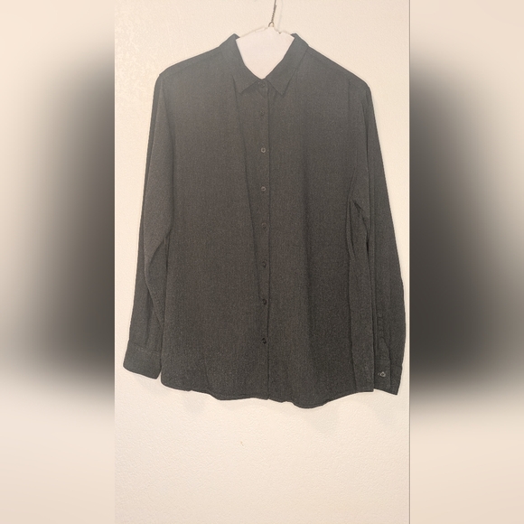 Uniqlo Tops - Uniqlo 100% Rayon Black Button-Up Shirt